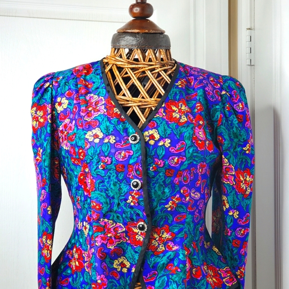 Liz Claiborne Tops - Paris dans mes revas